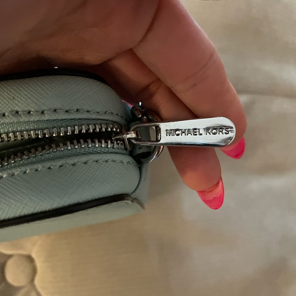 Michael Kors Crossbody Wallet on Chain Purse - Petite Friendly! MK so cute! - Picture 7 of 8